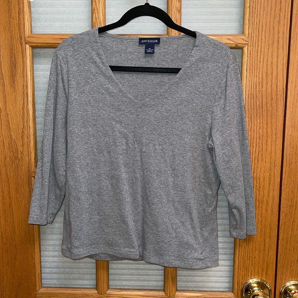 Ann Taylor XL Gray Vee Neck